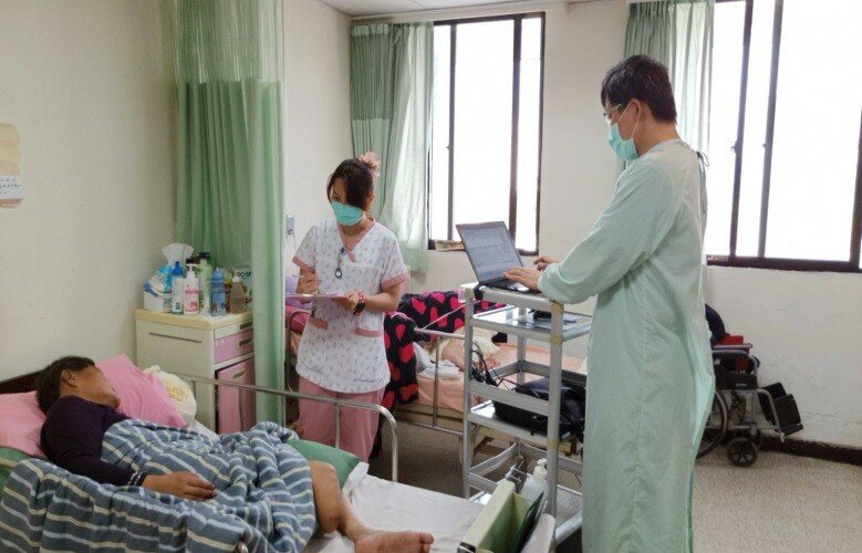 開蘭醫院共有8名醫師定期在宜蘭縣23家住宿機構巡診。（圖片來源／開蘭診所）