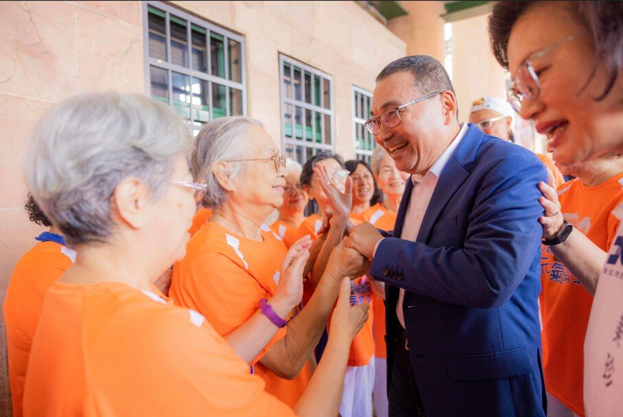 新北市市長侯友宜透過城市治理，讓新北長者更願意走出家門。(圖片來源/新北市政府)