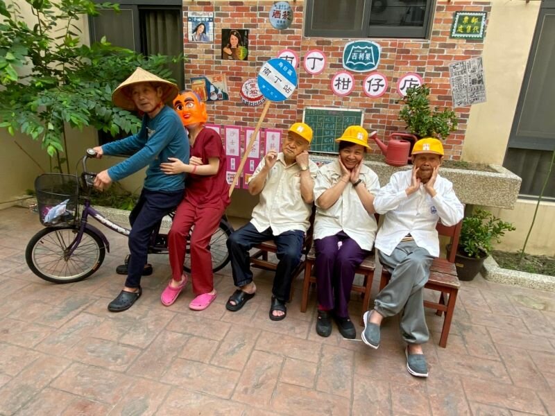 兒童節，南丁格爾護理之家在中庭設置「南丁柑仔店」擺攤。 