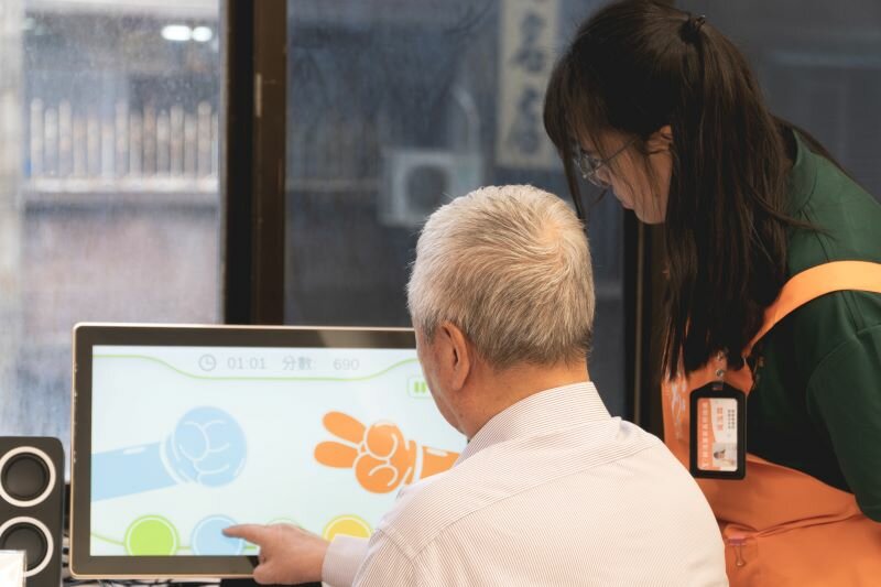 日照中心使用科技輔具。（圖片來源/齡活大心）