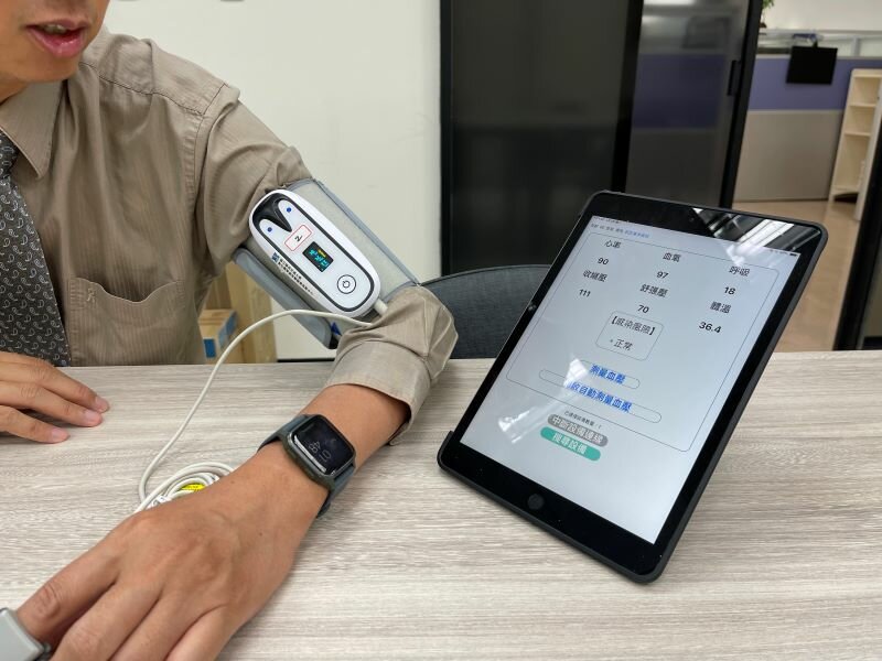 生理量測設備結合AI，在家就可量測健康風險。（攝影/戴淨妍）