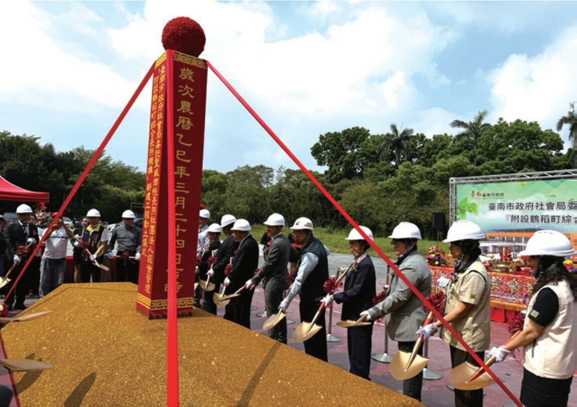 台南六甲鶴稻町綜合長照機構去年動土， 預計2027年完成設立，提供30人日間照顧與100床住宿式服務。(圖片來源/台南市政府)