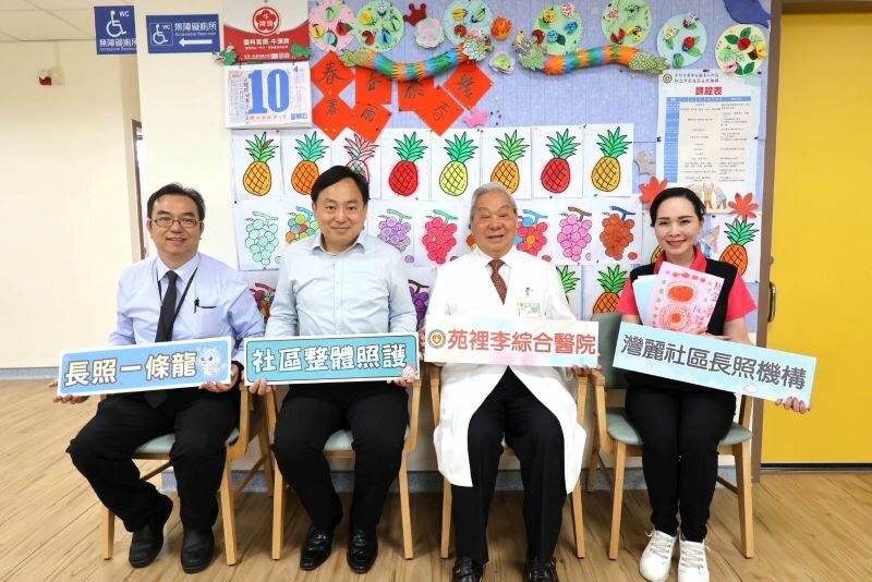 李綜合醫療社團法人董事長李順安（右二）深耕苗栗，團隊成員執行長李俊億（左二）、執行長特助曾世懷（左一）、中華護理之家主任陳美雯（右一）等人共同佈建長照網絡。(攝影／侯俐安)