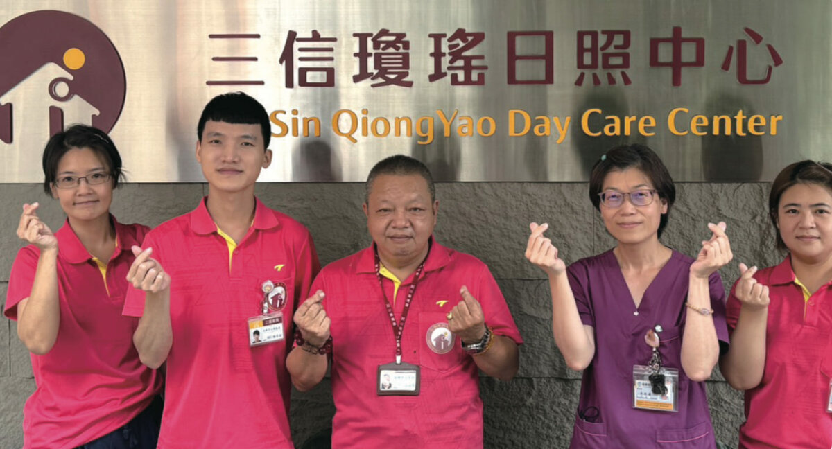 三信瓊瑤日照服務團隊合影。(圖片來源/三信瓊瑤)