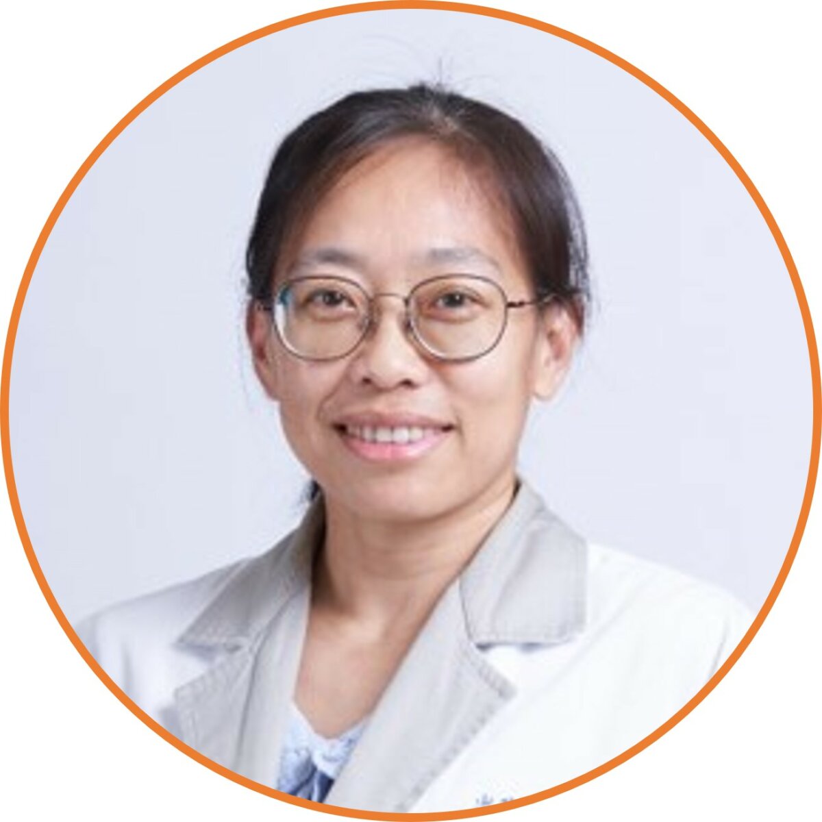 作者李雅卿任職於嘉義基督教醫院／病人衛教資源中心組長。資深護理師，跨足急性病房與居家照護23年。現專注於出院準備與資源銜接，期盼透過制度媒合，讓病患安心回家、家屬無憂照顧。