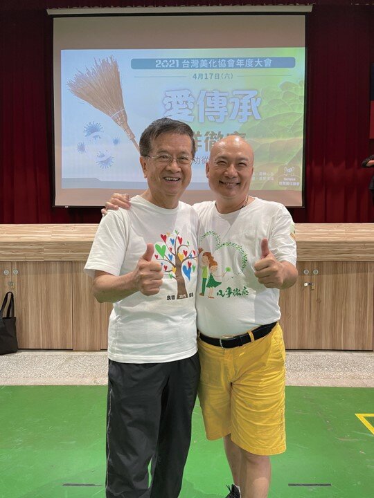 林哲弘（右）與台灣美化協會理事長徐重仁合影。(圖片來源/祥寶尊榮長照集團)