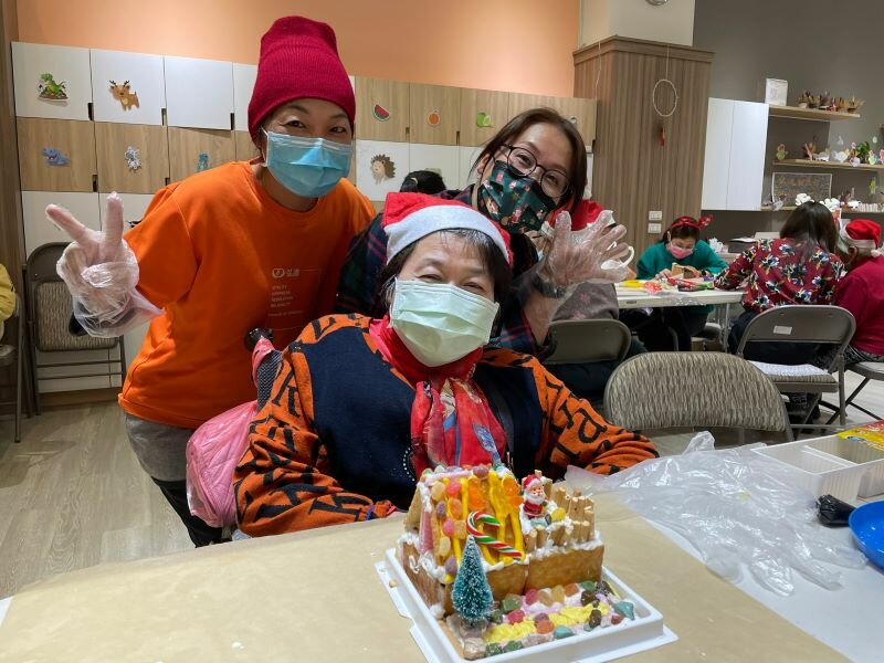 弘道舉行聖誕節活動豐富長輩生活。（圖片來源/弘道長照服務體系）