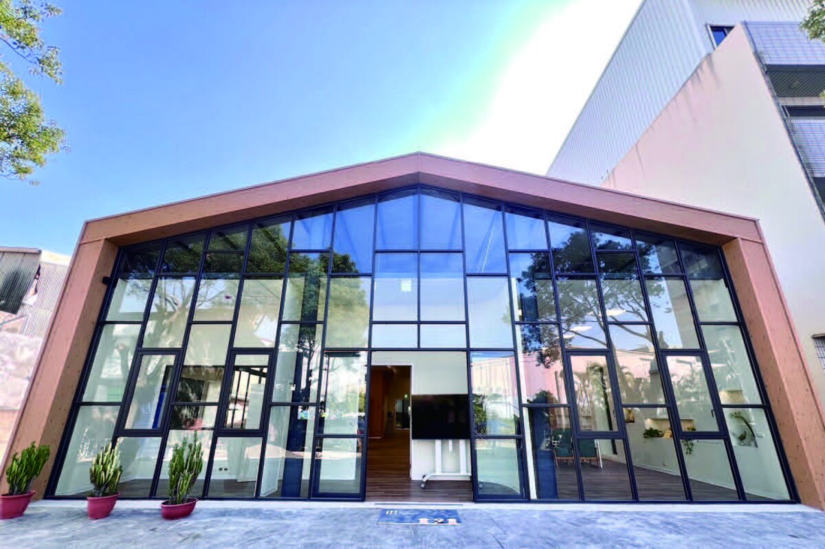彰化景宗日照改裝自鐵工廠，建築設計十分具有特色。(圖片來源/好日和健康公司)