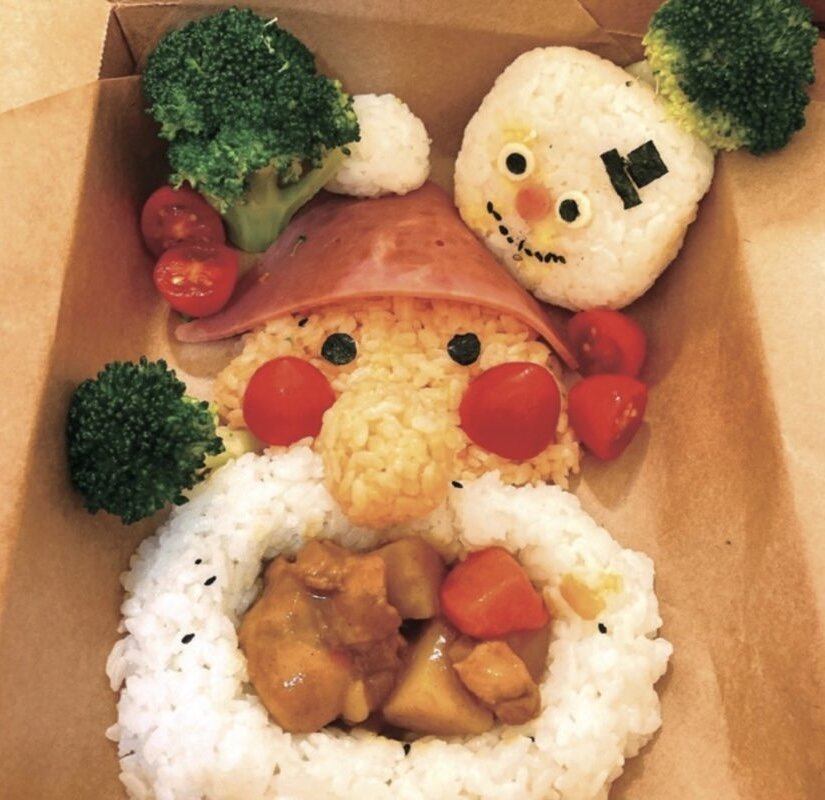 長輩烹飪出有節慶氣息的料理。（圖片來源/鄭文柏）