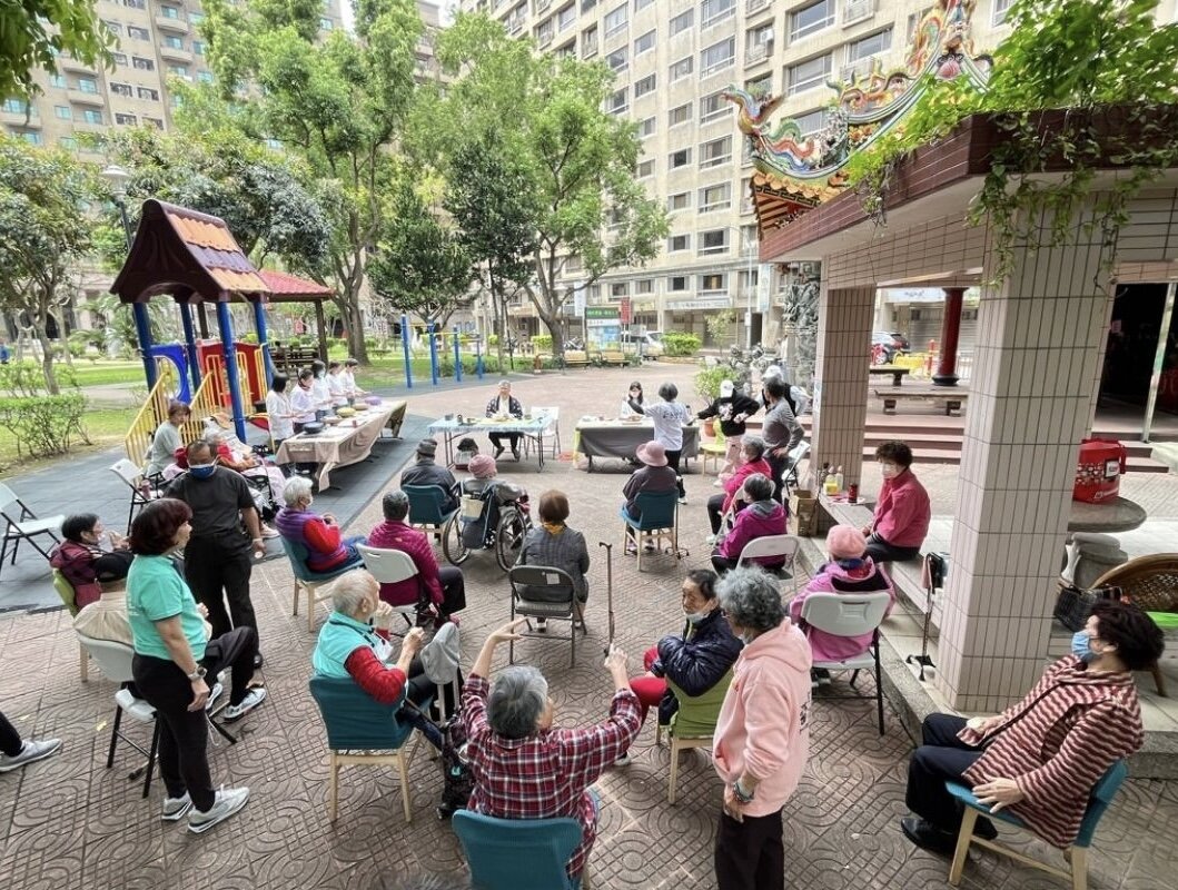 歡喜學堂打造桃園第一個認知休憩站，一旁公園成為戶外教室。