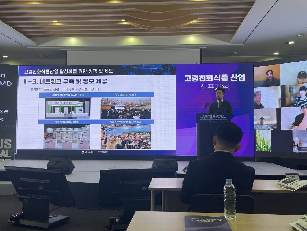 韓國農林畜產食品部綠色生技產業司司長於Food Week論壇。提到Foodpolis今年9月赴Cares Expo交流。（攝影/戴淨妍）