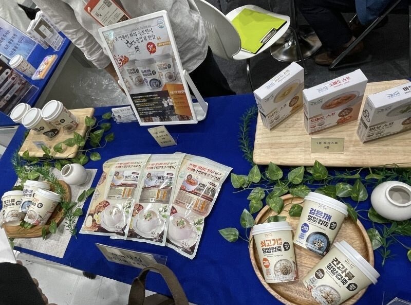 Green Family於Food Week展示產品，包含小型包裝與業務用包裝版本。（攝影/戴淨妍）