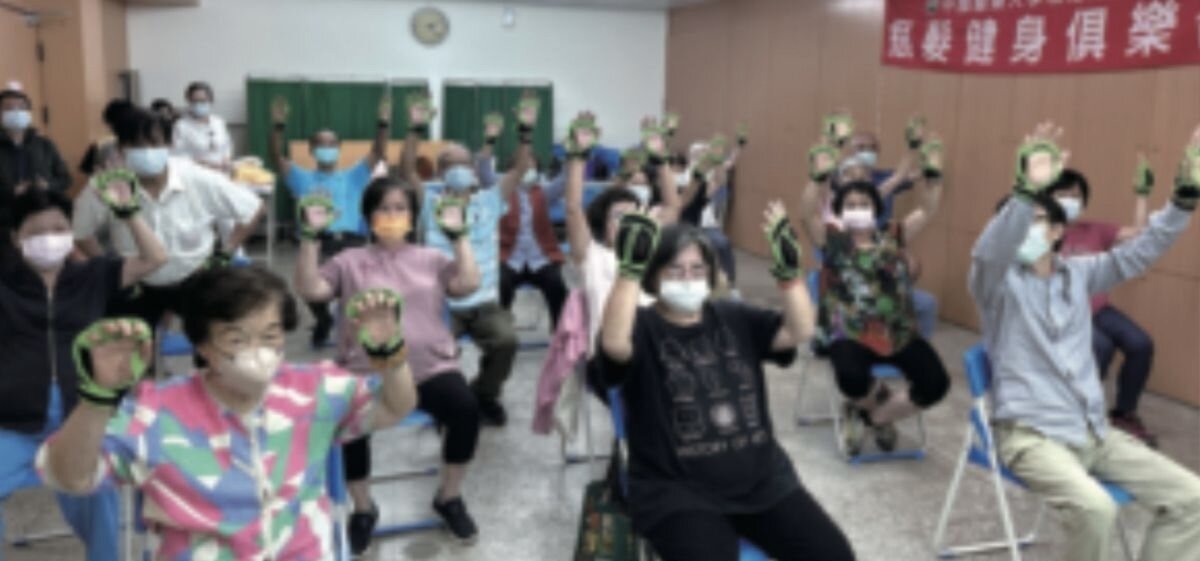 北港附醫利用智能健身設備，讓長輩透過AI分析獲得精準健康管理和運動指導。(圖片來源/北港附醫)