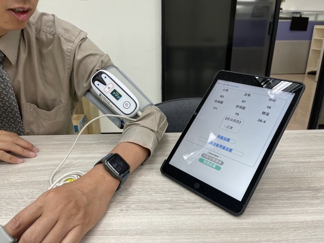 透過數位健康平台，在家就可感測健康風險。（圖片來源/戴淨妍）