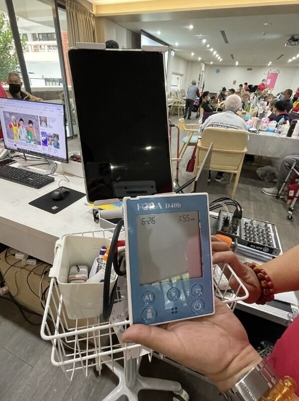 日照機構導入數位生理量測推車，並與資訊系統串連。（圖片來源/戴淨妍）