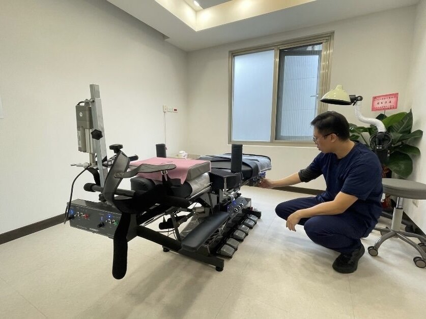 Dr PAIN體系導入4D八軸整脊機器人。