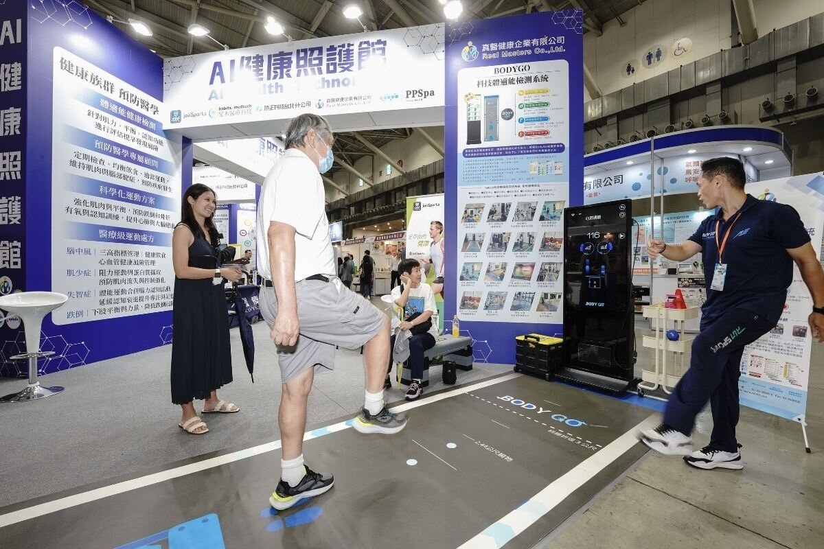 AI 技術結合生理檢測，提供個人化照顧建議，是下一波照顧科技發展重點。