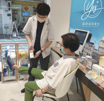 2019年資策會攜手敏盛醫療體系，以旗下躍獅連鎖藥局作為社區長照「馨據點」，打造全台第一智慧藥局1號店。(圖片來源/資策會)