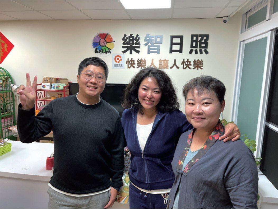  樂智日照中心股東三人組，樂智公司股東萬宣慶（左起）、樂智公司負責人田雅蘋、樂智日照中心業務負責人李秀涵。(攝影/戴淨妍)