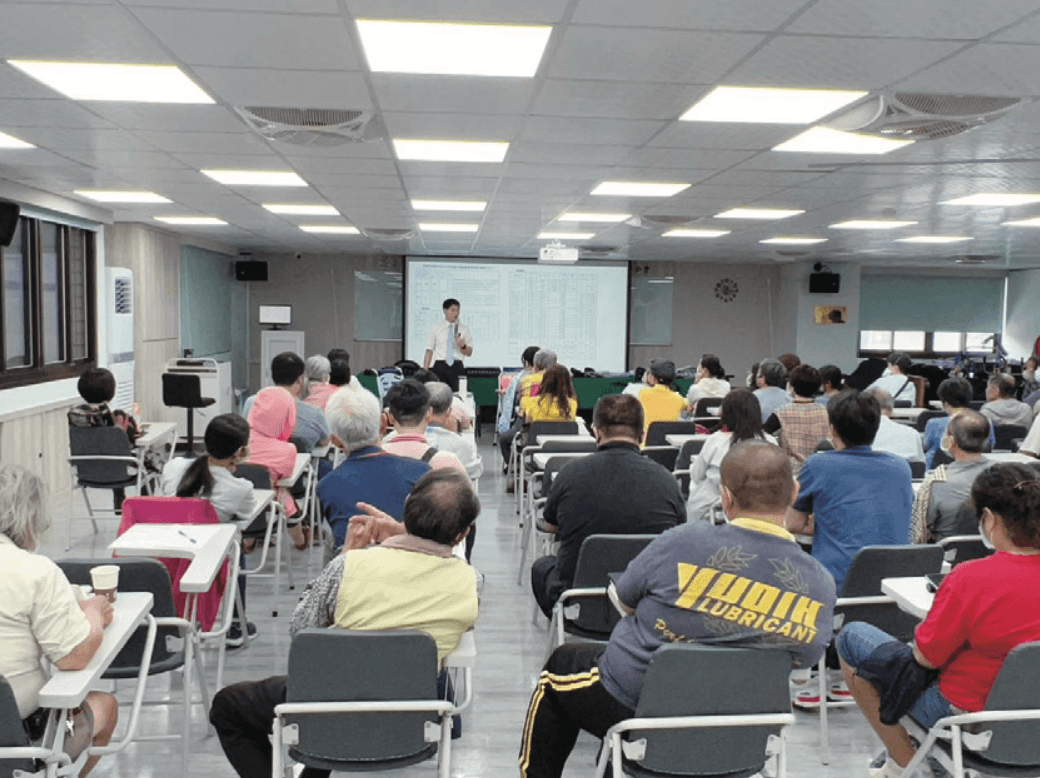輔聚企業致力於推動友善與適配輔具，同時在全台各地與全方位照護學會共同舉辦相關訓練課程。(圖片來源/輔聚企業)