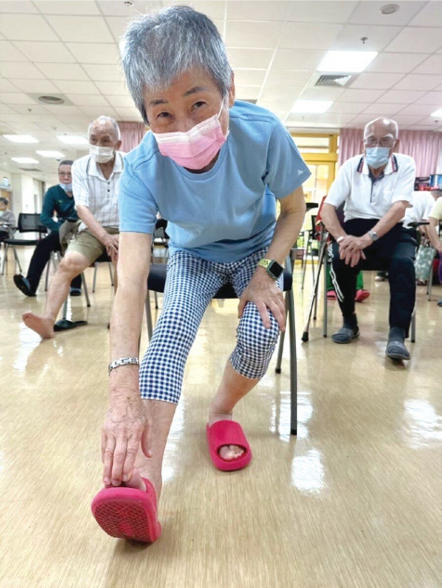 日照的長輩正參與活動。(圖片來源/ 羅東聖母醫院)