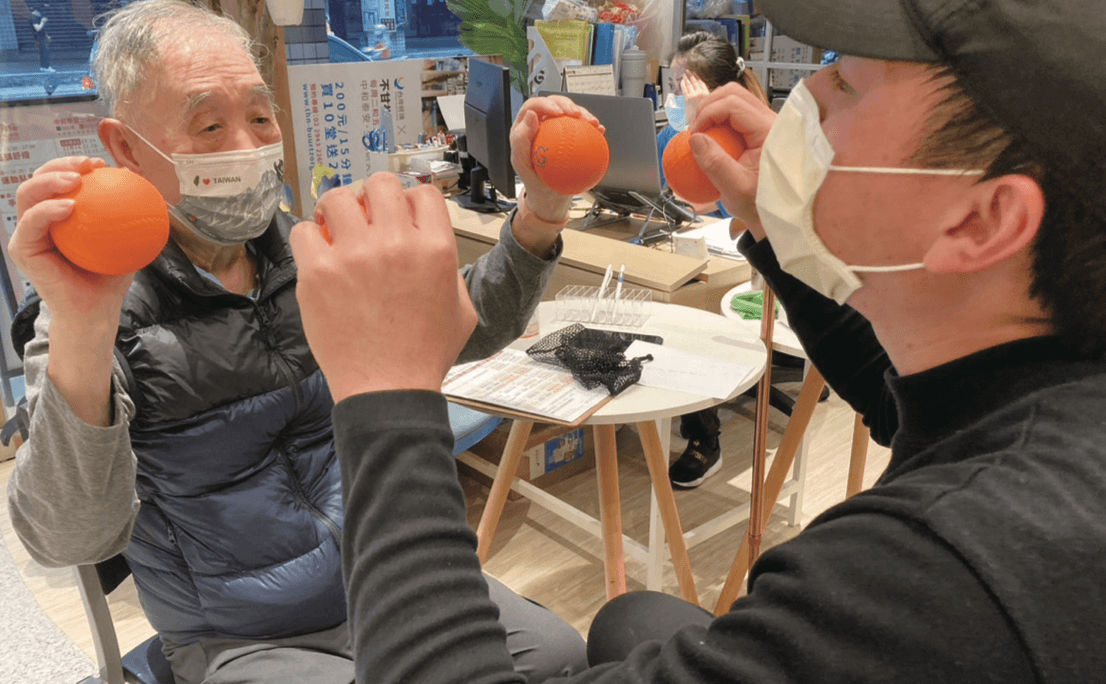 台灣居護安排復能課程，照顧長輩的生活。(攝影/劉國泰)