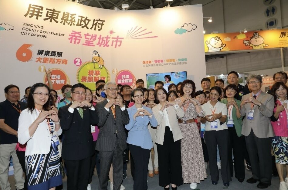 以「照顧串聯∞：科技新潮流，照顧新視界」為主題，今年副總統蕭美琴、衛福部次長呂建德及多位中央與地方首長皆出席展會。(圖片來源/侒可傳媒)