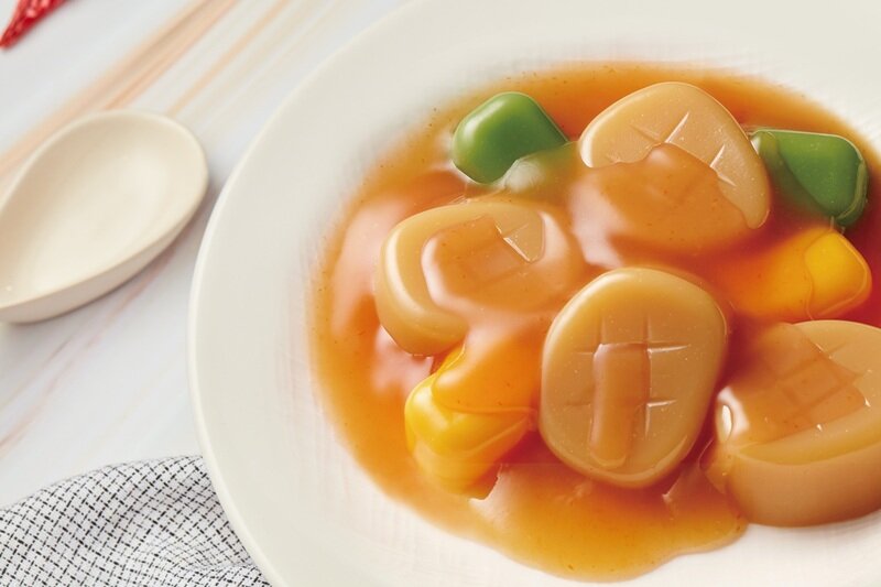 聯夏與馬偕醫院營養師合作，研發「軟心肉排餐」。(圖片來源/聯夏食品)