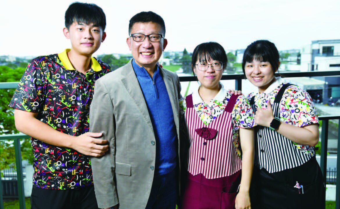 家人是職念一最大的支柱及動力，3名兒女現在都在頤養家幫忙，機構的植栽由職媽媽親手栽種。（攝影／劉國泰）