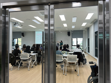 KB Golden Life Care Eunpyeong Village 設有Care Academy，所有照服員入職前都會先到此受訓。（圖片來源/侒可傳媒）