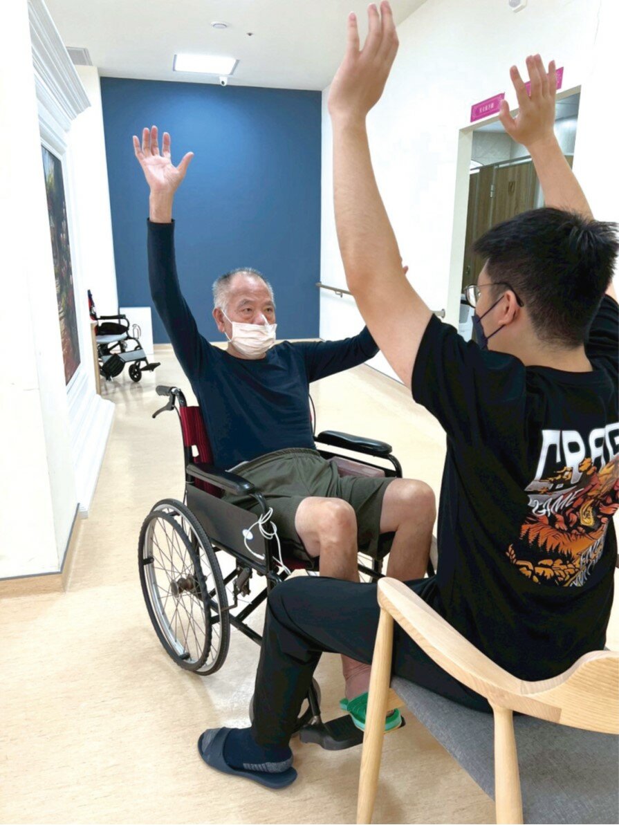 住宿機構長輩進行復能活動。（圖片來源／馨安住宿機構）