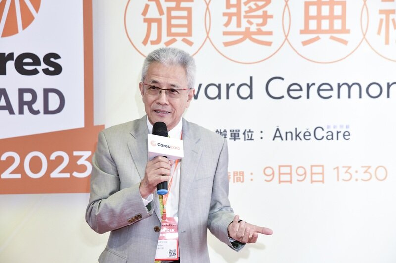 侒可傳媒創辦人李正雄指出，期望能透過 Cares Award，幫助台灣照顧產業跟國際接軌。(圖片來源/侒可傳媒)