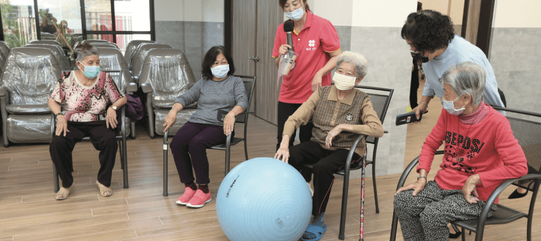 日照經營要有特色，提供長輩多元的照顧服務。(圖片來源/臨海社區日間照顧長照機構)