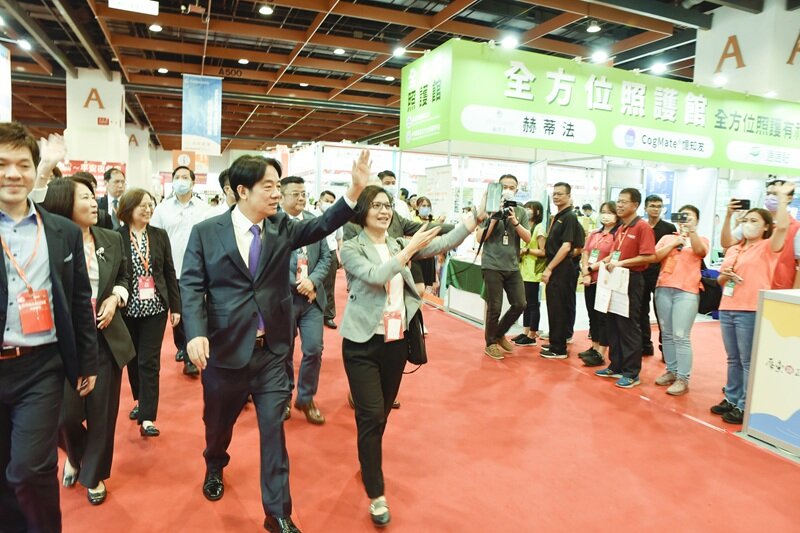 副總統賴清德受邀參與照顧展會，並在開幕式致詞肯定長照產業的努力及進步。(攝影/洪永彬)