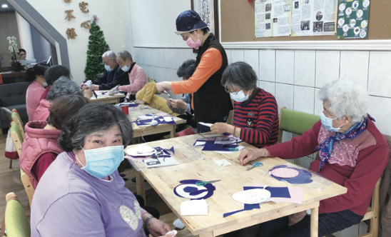 團隊成員多年累積的默契，讓個案能在各單位中順暢轉介不被漏接。（圖片來源／劉懿德）