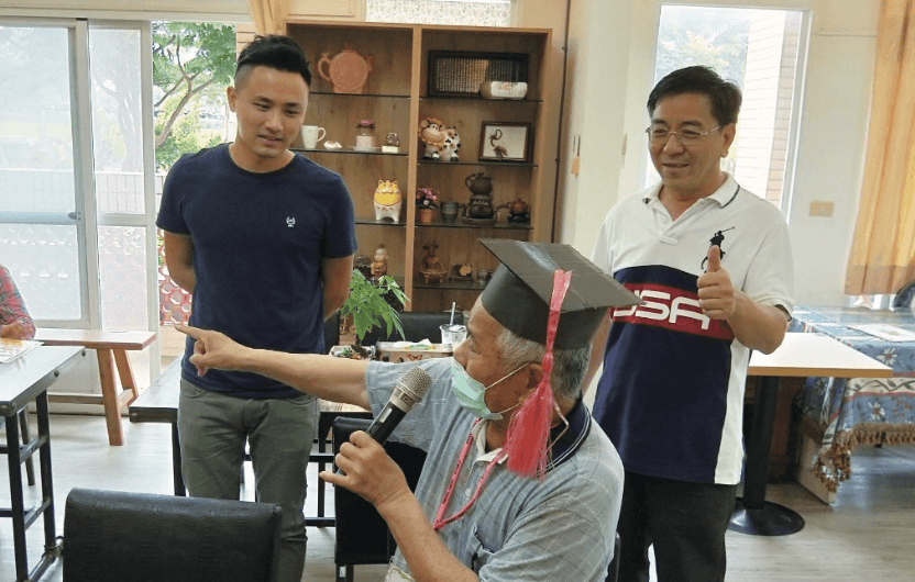 黃振雄發揮帶領部隊精神，彰化近90間照護機構安然挺過3年Covid-19疫情危機。(圖片來源/德安長照事業集團)