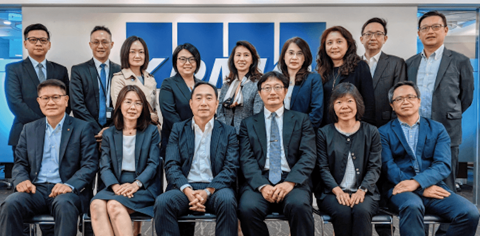 國際指標性會計師KPMG安侯建業聯合會計師事務所，針對「健康照護服務產業」成立專屬服務團隊，提供涵蓋稅務、法律、財務顧問與審計專家等完整諮詢顧問服務，也在第三屆台北國際照顧科技應用展中與長照業者交流。（攝影／盧春宇）