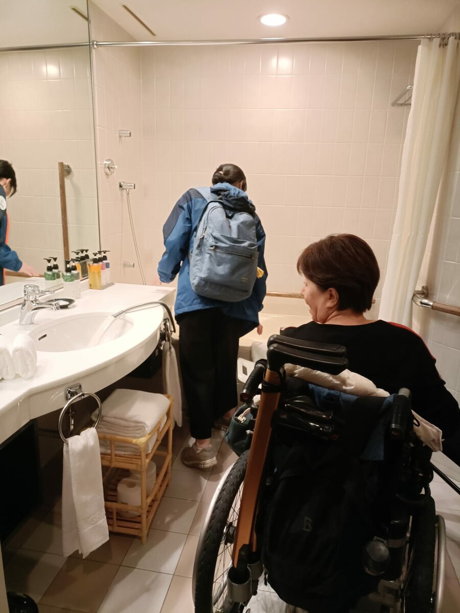 旅行業者多扶假期針對行動不便者設計旅遊產品，也有管家隨行協助。（圖片來源/多扶假期）