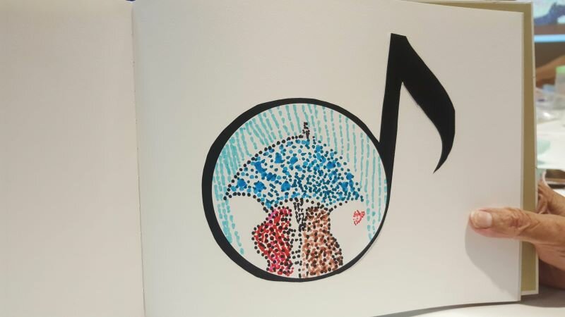 三個月前經歷配偶離世的思兄完成的一幅「音符點點畫」。(圖片來源/康思云)
