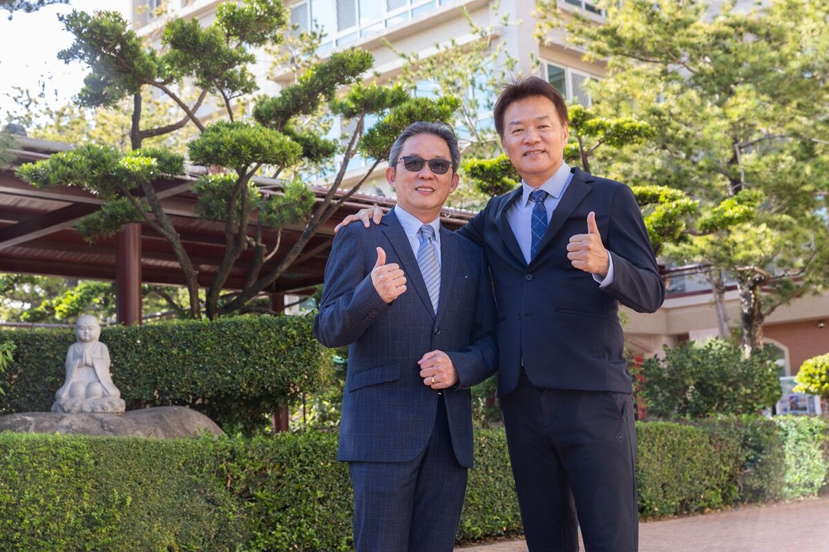 陳謀和周孟賢一張勾肩比讚的合照，讓兩人的好交情不言而喻。(攝影/王永村)