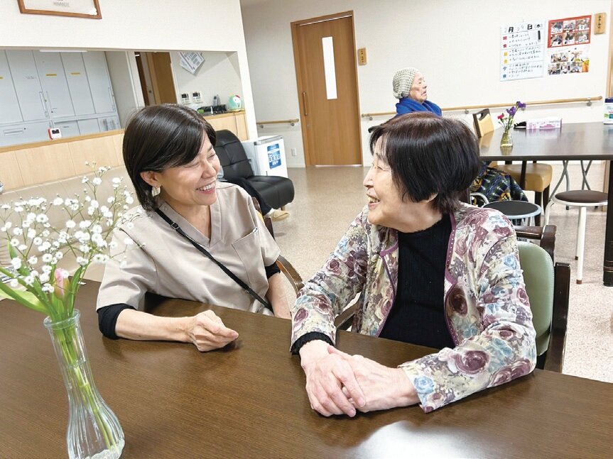 手鞠集團希望提供長輩家一般的空間，橋本昌子常與長輩互動。(圖片來源/橋本昌子)