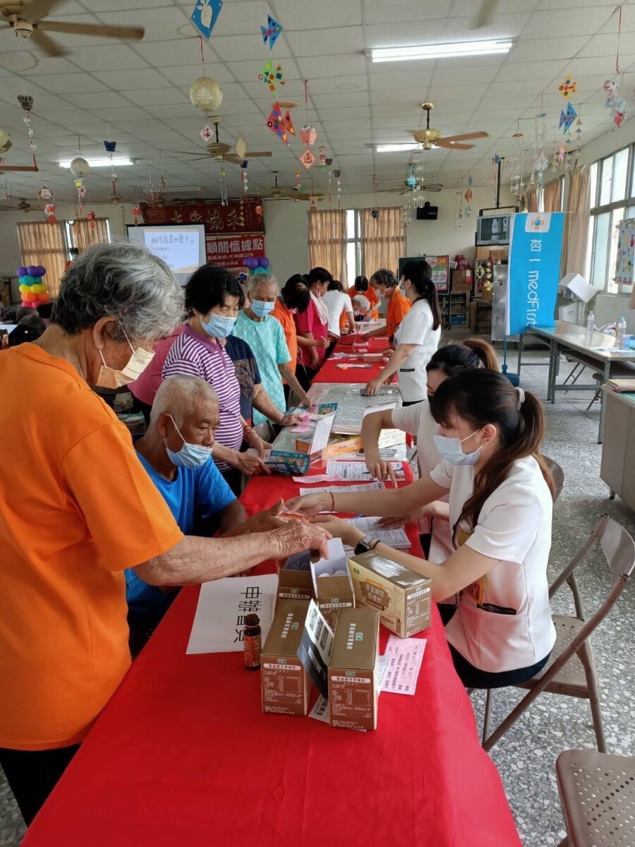百里關懷杏福環台」活動扎根社區，落實在地關懷，守護居民健康。