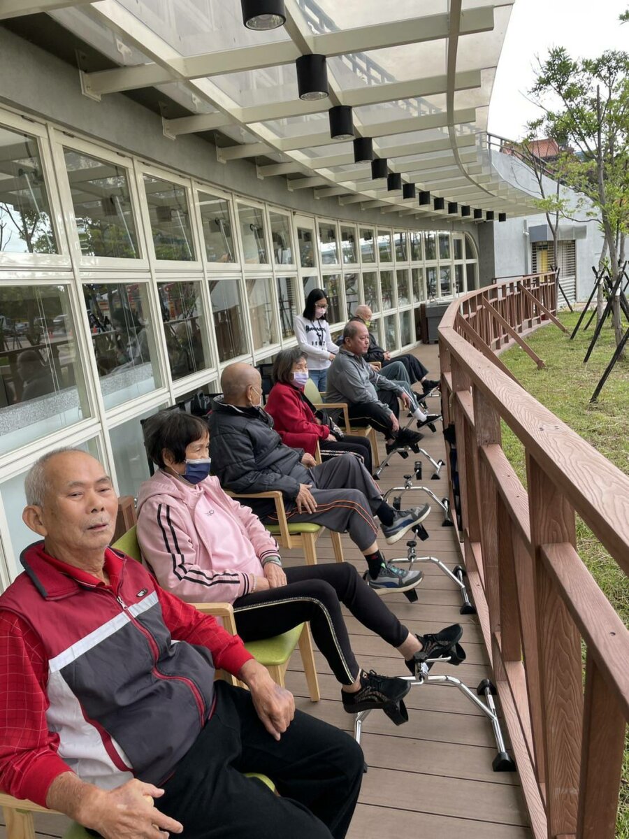 日照中心是照顧長輩的社區場域，目前全台設立的日照中心將近千家。(圖片來源/士林靈糧堂社會福利協會)