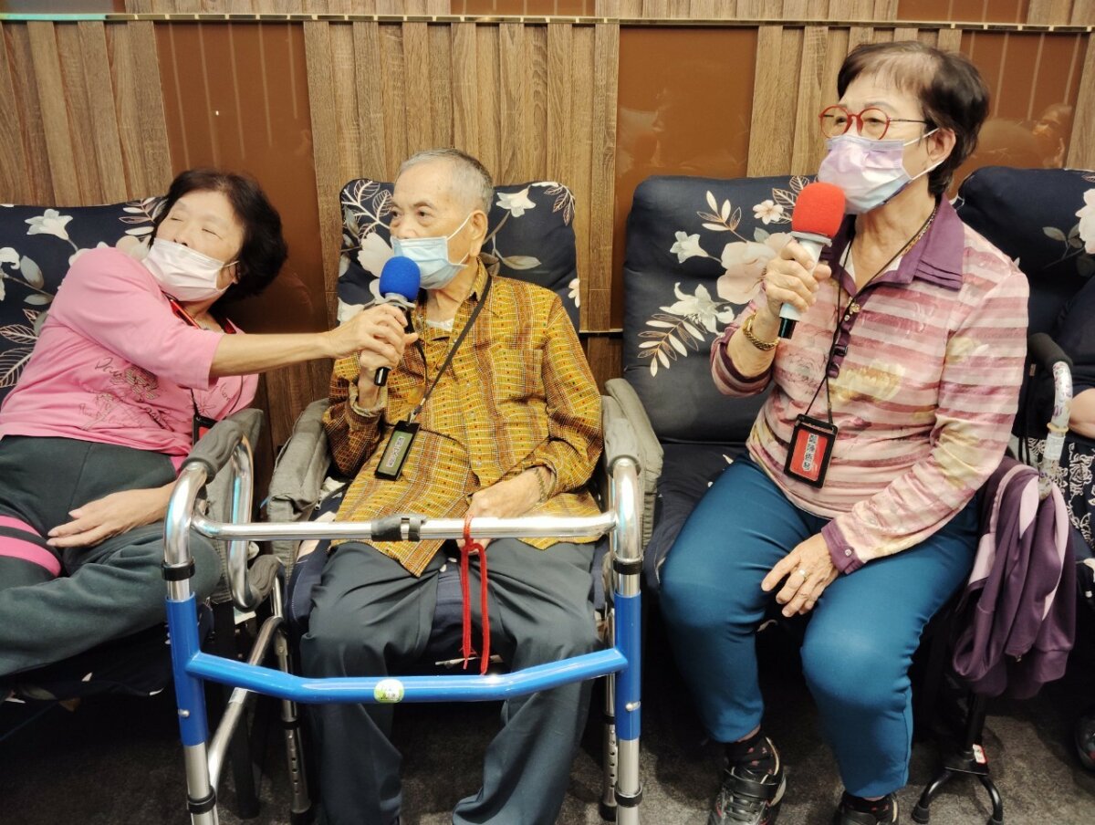 樂職心日照重金打造可容納10人的室內卡拉OK。（攝影/侯俐安）