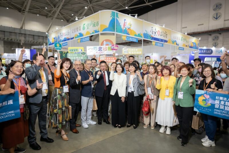 屏東縣政府於展會中設立12攤的大型專館，並動員屏東縣長期照護發展協會等團體搭車北上。(圖片來源/侒可傳媒)