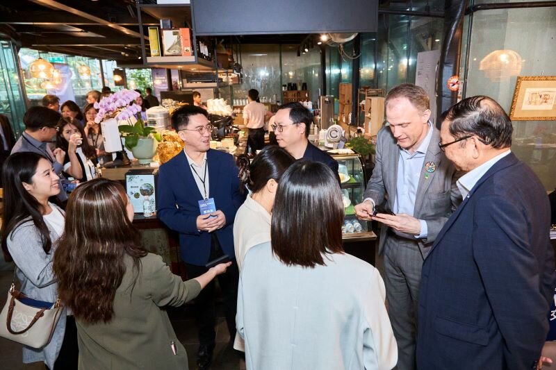 資策會長期參與國際產業交流與合作，與海外政府、國際組織、產業機構及業者累積合作關係。(圖片來源/資策會數轉院)