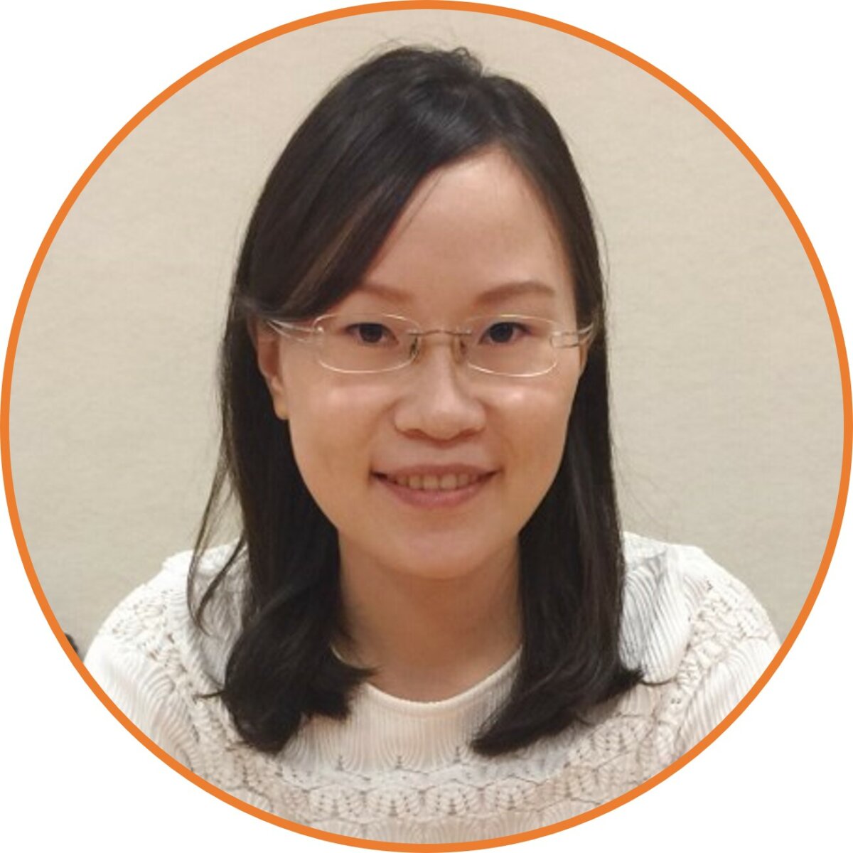 作者游曉薇為物理治療師、臺灣大學公共衛生學系助理教授，曾任長庚科技大學高齡暨健康照護管理系助理教授，研究專長為健康老化、長照復能、居家及社區式照護模式(Home- and Community-based Service)等議題，致力於高齡照護教學、長照政策研究，以及跨專業團隊協作。