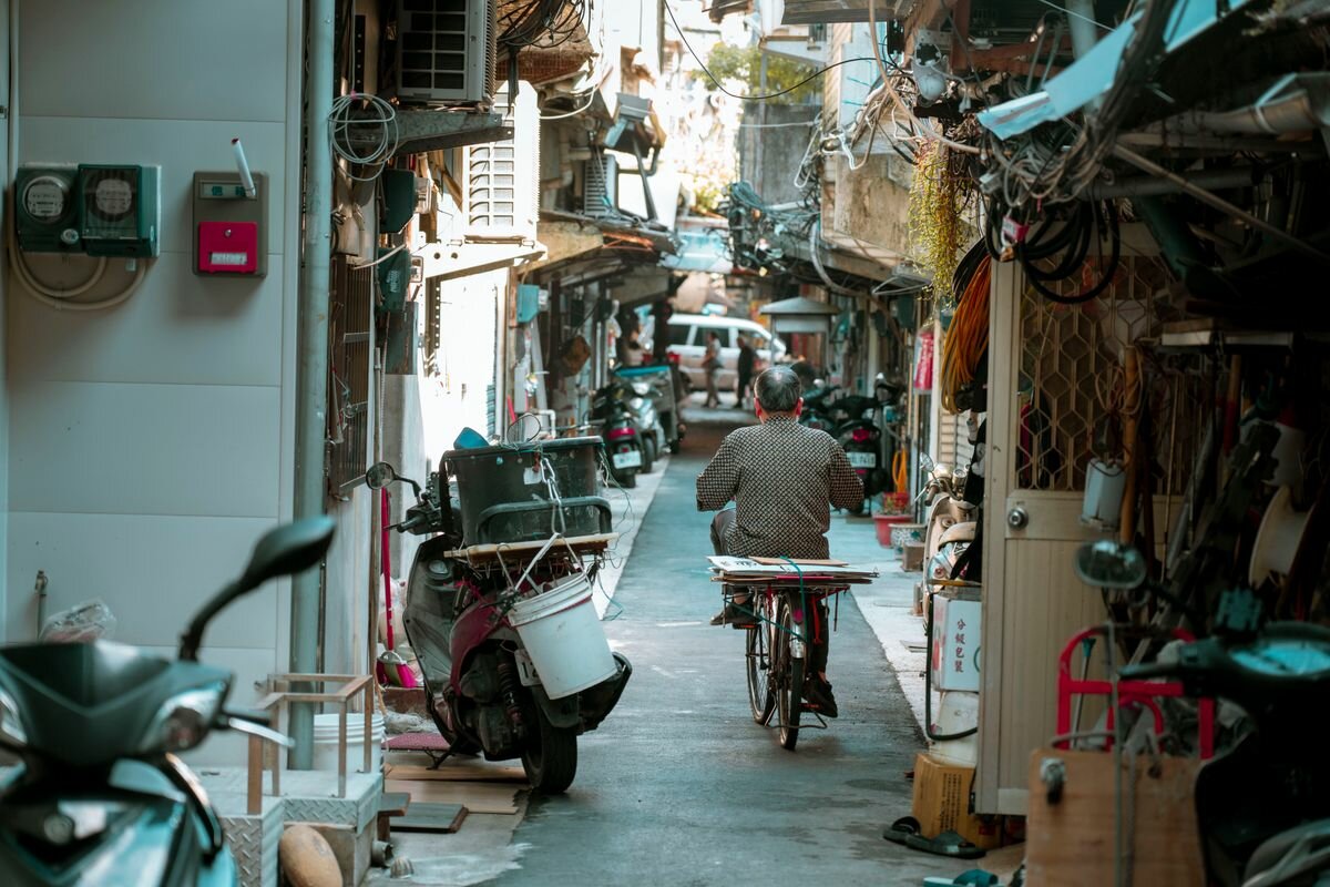 高齡化已是全球許多國家共同面對的課題，「在地安老」在多年前早已是各國長期照顧政策的重要思考方向。(圖片來源/pexels)