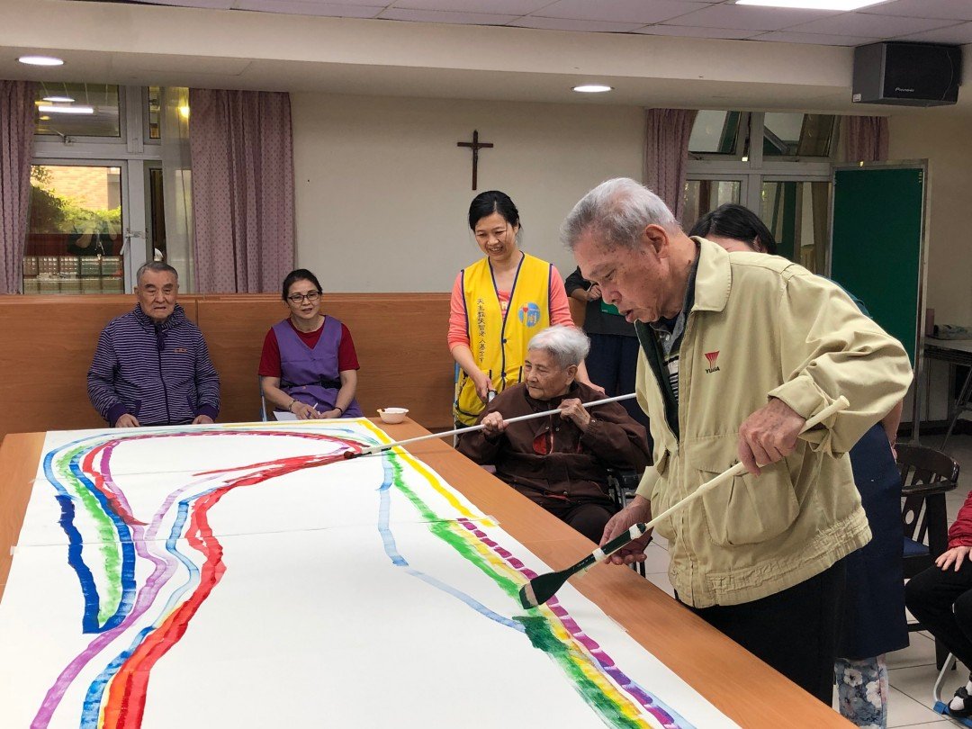 藝術結合醫療照護     此刻．我在  失智長者用藝術發聲