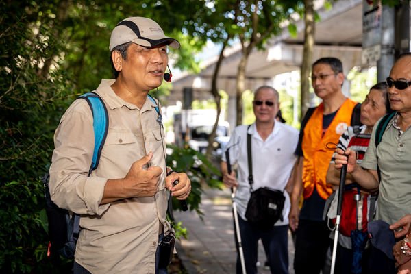 導覽說書人蔡伯淵   帶視障朋友出戶外領略自然之美